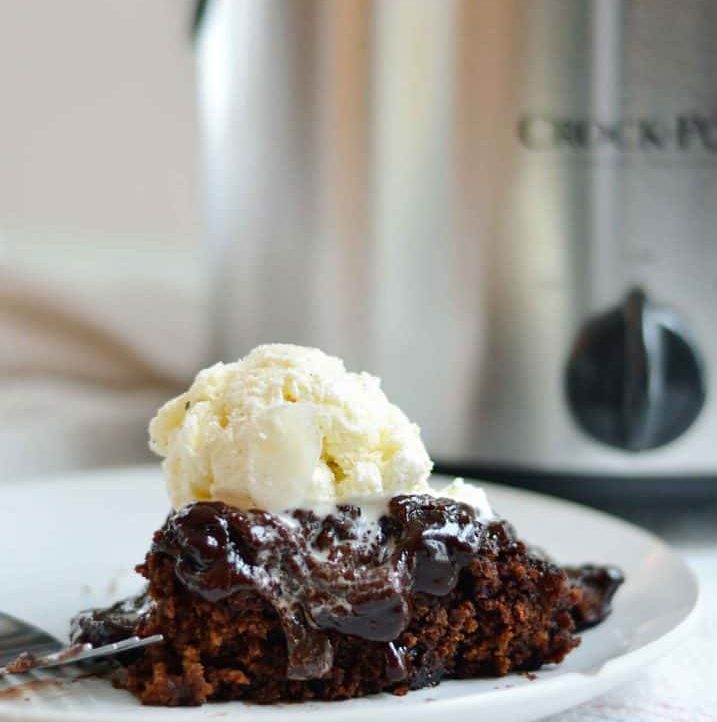Slow Cooker Chocolate lava Cake ⋆ NellieBellie