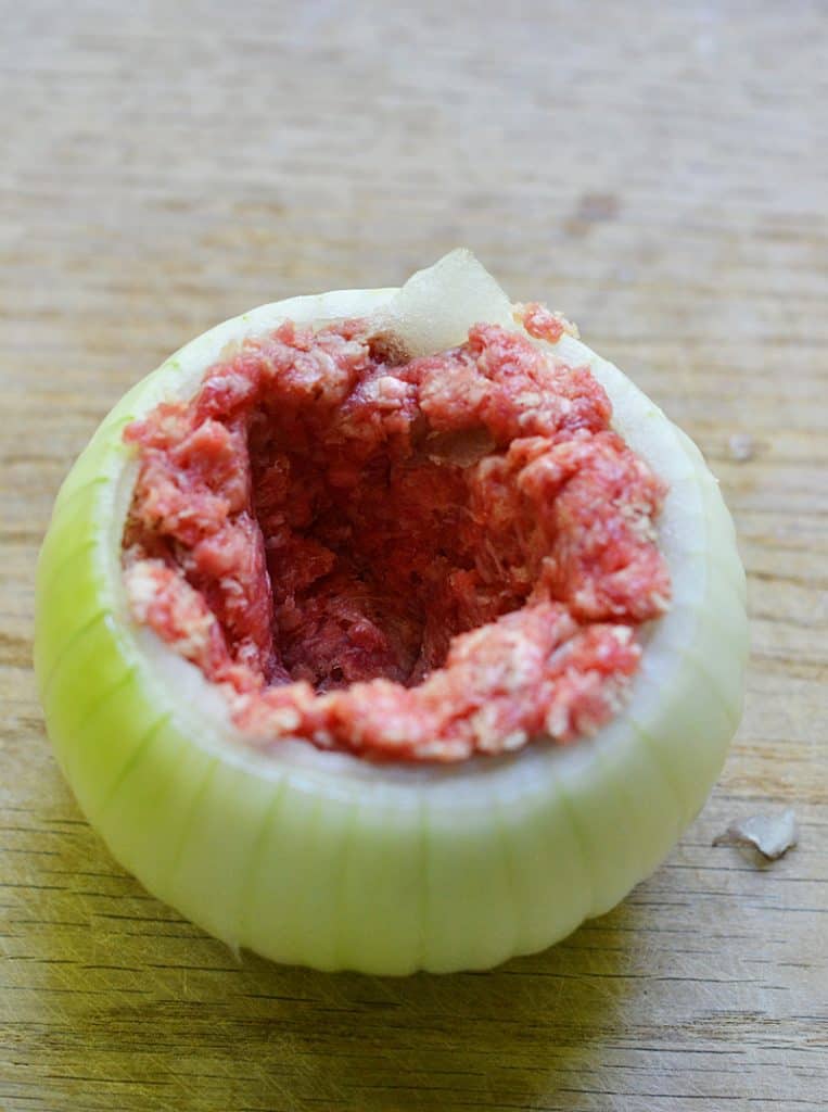bacon onion bomb vidalia onion recipe from nelliebellie