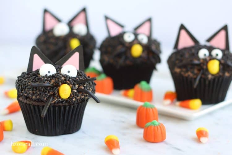 black-cat-cupcakes-2