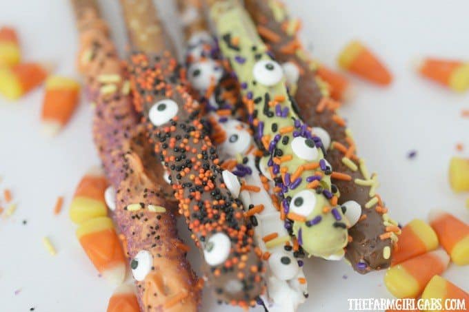 eye-of-newt-halloween-pretzels-feature1