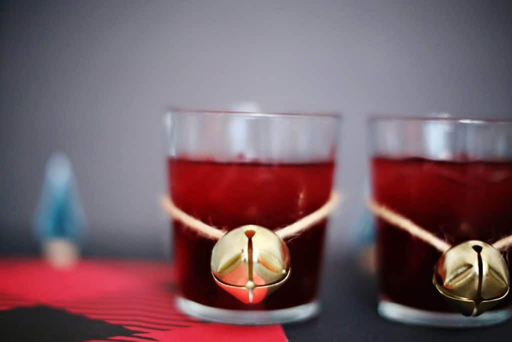 The Whiskey Pom Cocktail. A delicious mix of pomegranate juice and whiskey. An easy, delicious, and beautiful whiskey cocktail recipe!