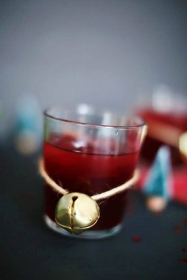 The Whiskey Pom Cocktail. A delicious mix of pomegranate juice and whiskey. An easy, delicious, and beautiful whiskey cocktail recipe!