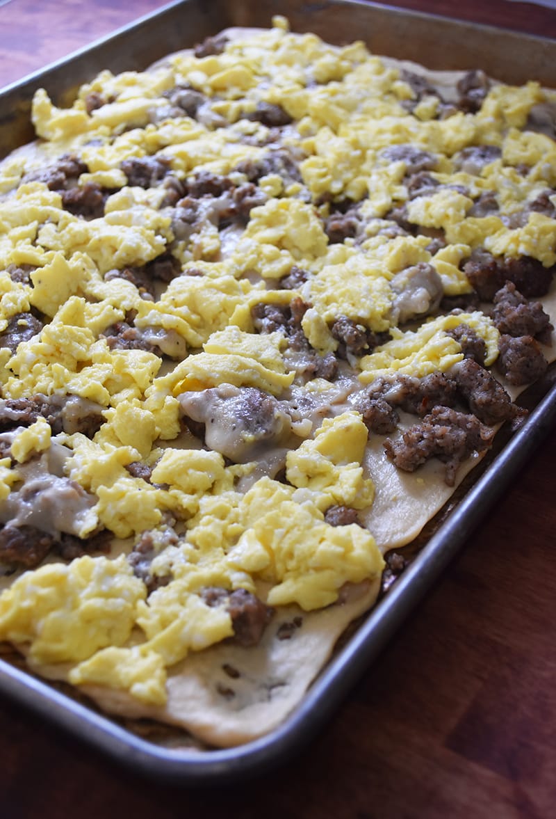 Sausage Gravy Breakfast Pizza Recipe