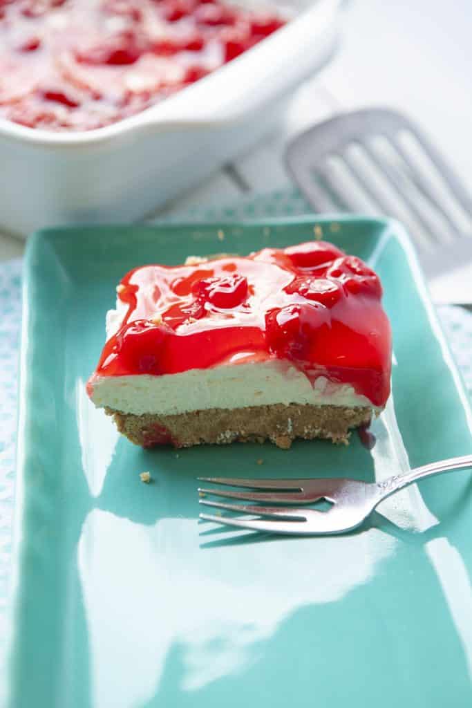 no-bake cherry cheesecake ready to eat!