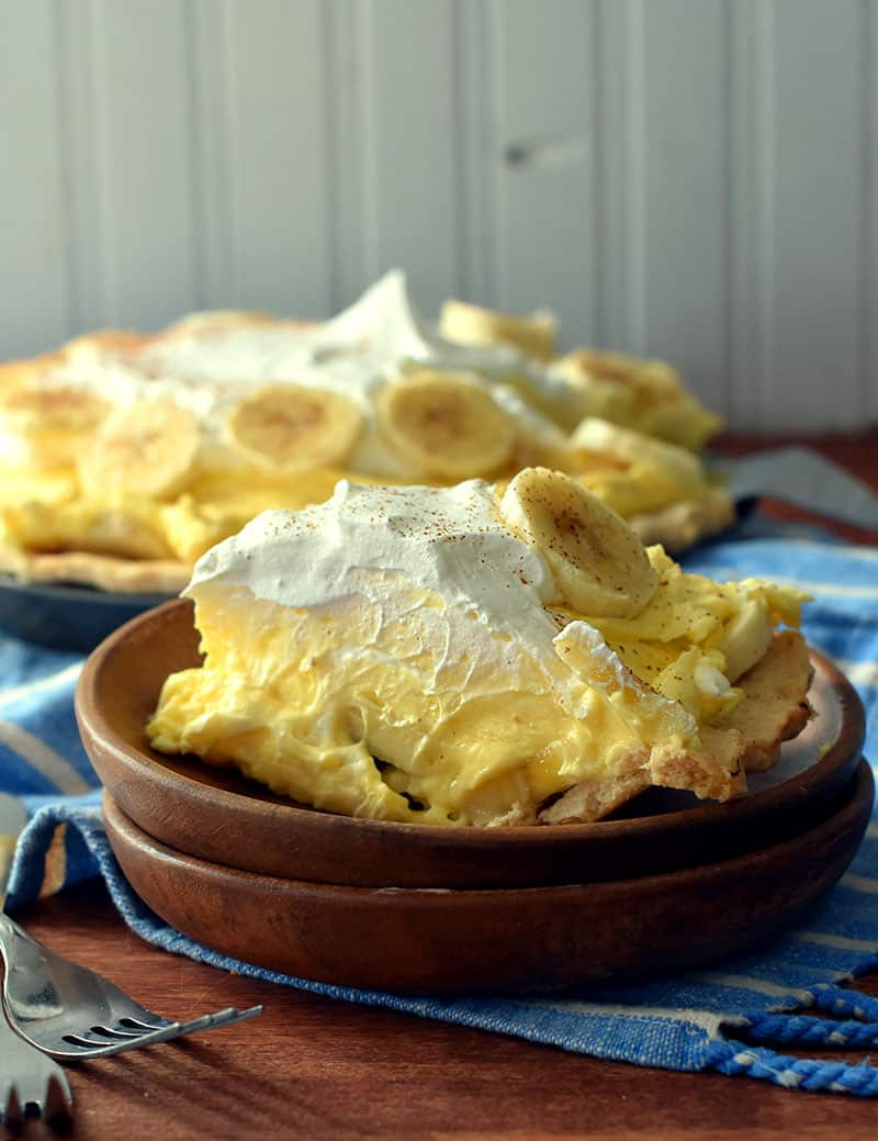 an easy Banana Cream Pie utilizing vanilla pudding for an amazing creamy, EASY, and delicious recipe!