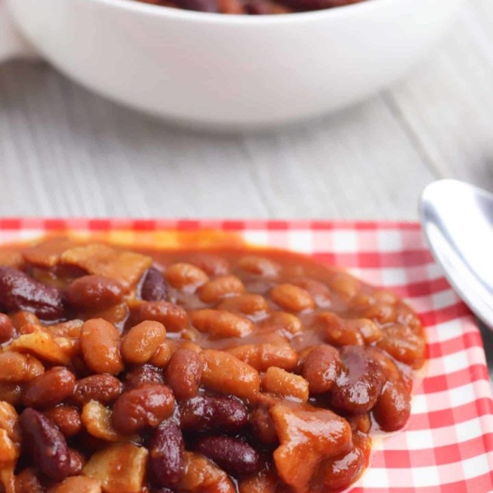 CrockPot Baked Beans (with Bacon) easy slowcooker recipe!