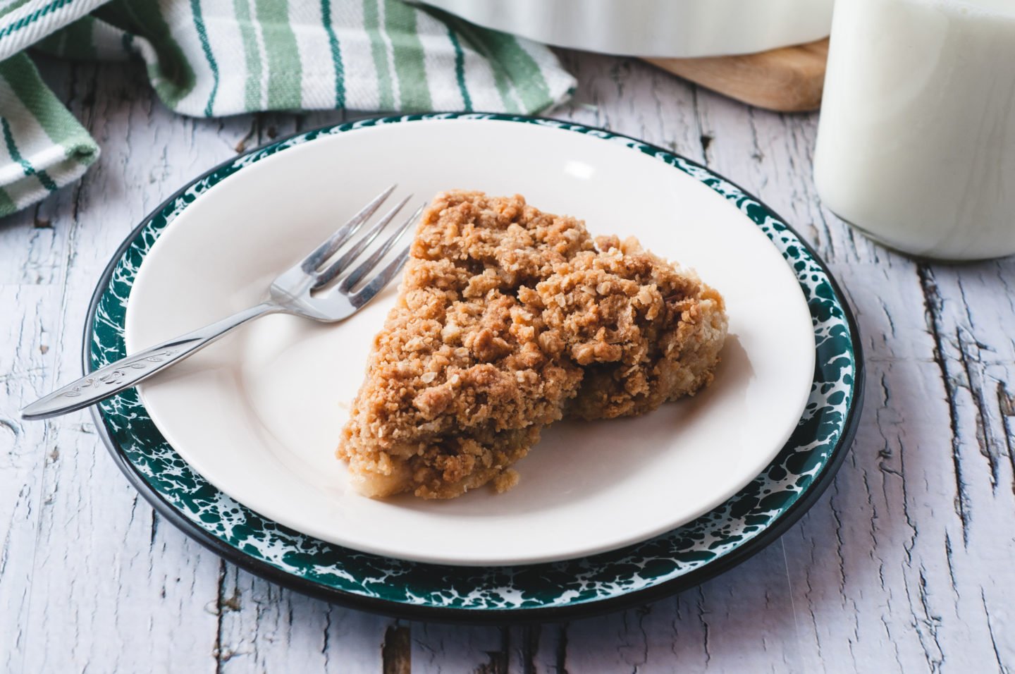 Easy Homemade Fresh Rhubarb Pie Recipe with Sweet Crumble Topping