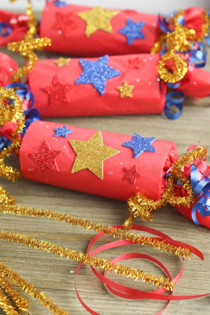 NellieBellie showing how to make confetti party poppers