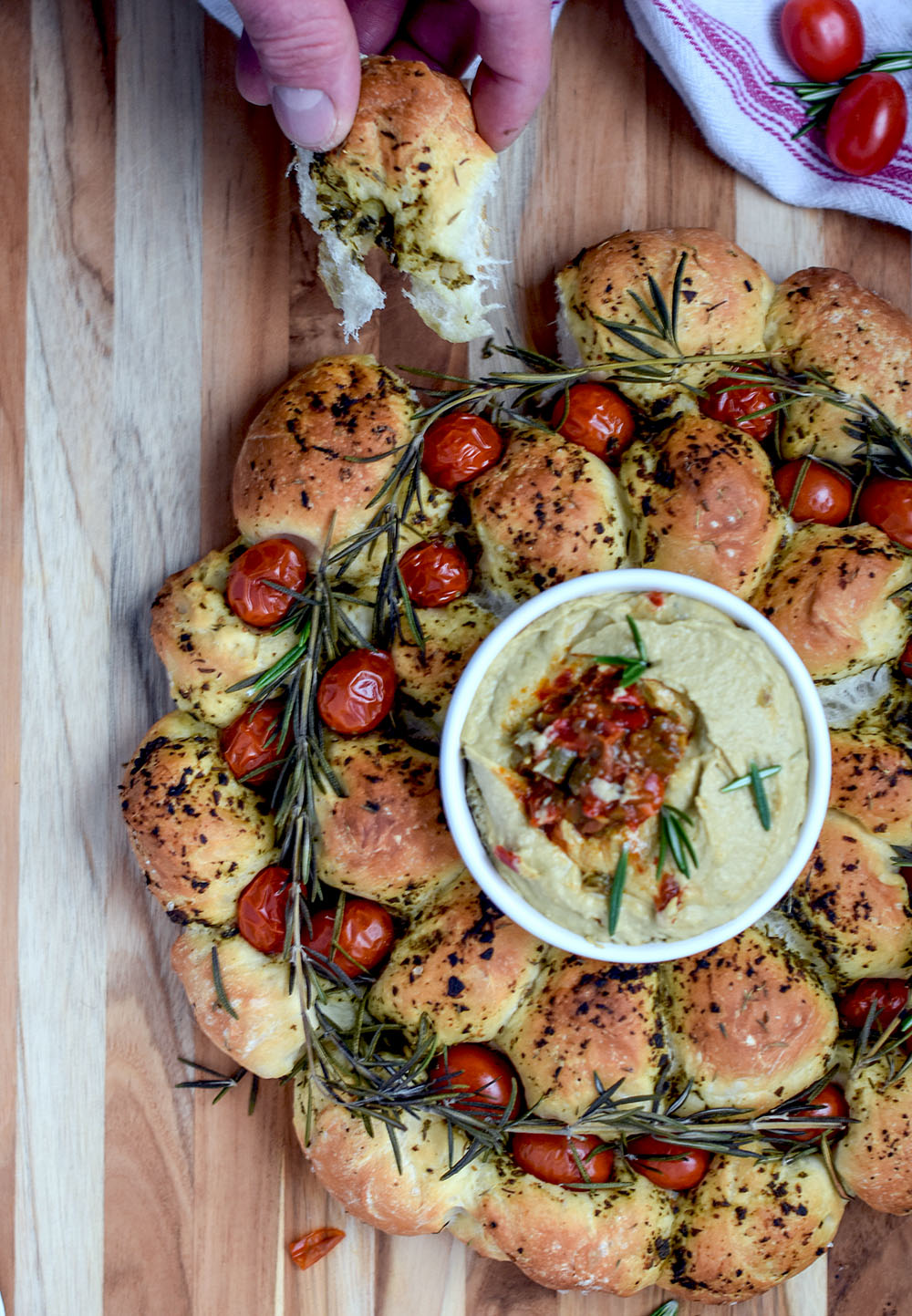 easy 5 ingredient Christmas Bread Sharing Wreath